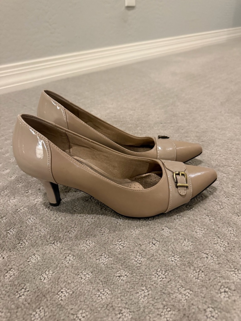 Classic Nude Patent Pointed-Toe Heel - Vintage Lifestride Buckle Heel *SIZE 8.5*